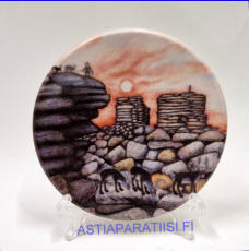 ARABIA, Kivipaadet ilta-auringossa  nro.38 sein�lautanen. Design: Andreas Alariesto,1980-luku.Mitat Halkaisija n. 12 cm, 1kpl, 25�/kpl,( Tuote nro 121A )