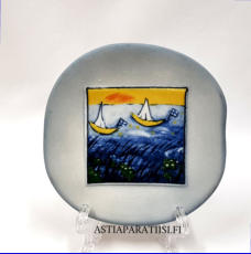 ARABIA, Sein�lautanen " Kes�tuulessa " ,Design:Helj� Liukko-Sundstr�m, Valmistettu 2000,Korkeus n. 11,5 cm, leveys n. 11,5 cm ,1kpl,50�,( Tuote nro / Item #270HL )