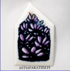 ARABIA, Posliini rintakoru " Kukkaketo " ,Design:Helj� Liukko-Sundstr�m, Valmistettu 1990-luvulta,Korkeus n. 5,7 cm, leveys n. 3,5 cm 25 � ( Tuote nro / Item #317HL )