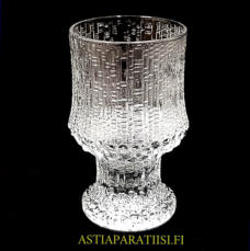 IITTALA, Ultima Thule punaviinilasi 23 cl,Design:Tapio Wirkkala,Tuotannossa: 1968- ,Korkeus n.12 cm, halkaisija n.7 cm, 0 kpl ( Tuote nro / Item #145J )