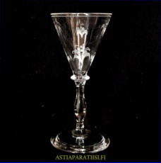 RIIHIM�EN LASI,Thyla Snapsilasi,Design:Tyra Lundgren,Tuotannossa 1950,Korkeus n.10,8 cm ,halkaisija n.5 cm, 9 kpl,14� kpl( Tuote nro / Item #258J )