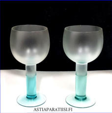 IITTALA,"Mondo" Finnboard,erikoistilaus, mattapinta,  vihre� punaviinilasi,Design:Kerttu Nurminen, Tuotannossa: 1998-2008, Korkeus n.16,5 cm , Halkaisija n.7,5 cm, 1 kpl,38�/kpl,( Tuote nro / Item #465J )