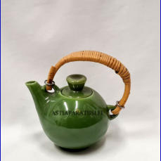 KUPITTAAN SAVI, vihre� teekannu, Design:Orvokki Laine,1950-luvulta todella hyv�kuntoinen,Korkeus ilman kantta n.9 cm,0kpl,( Tuote nro / Item #125KK )
