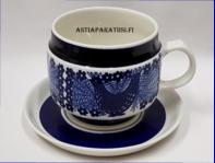 ARABIA,Sinilintu iso teekuppi / muki,Design:Raija Uosikkinen, malli XK5,Kupin korkeus n. 9 cm, halkaisija n. 9,3 cm,Suunniteltu vuonna 1949-64, 2 kpl,118�/kpl,( Tuote nro 107 Q )