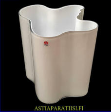 IITTALA, Aalto Valkoinen maljakko,Design:Alvar Aalto.signeeraus pohjassa,Korkeus  n.20 cm, halkaisija n.21 cm 1 kpl,434� /kpl ( Tuote nro / Item #296MA )