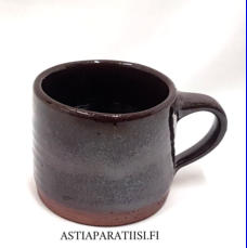 Keramiikkapaja Tapaninkyl�,  Mahonki v�ri muki, Design:Erkki Stenius, korkeus n.6,2 cm, halkaisija n.6,7 cm, ,6 kpl, 8 �/kpl,( Tuote nro 352 P )