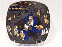 ARABIA,juhlalautanen, Kalevala 150 vuotta,Design:Raija Uosikkinen,halkaisija .n. 26,5 cm X 26,5cm, 1kpl. 180�/kpl,,( Tuote nro 101AM )