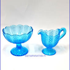 RIIHIM�EN LASI,kermakko ja sokerikko,turkoosi v�ri,Kermakko korkeus:n. 7,8 cm, Halkaisija: n.5,2 cm,Sokerikon korkeus:n.8 cm, Halkaisija:n.9,5 cm, pari,40� ( Tuote nro / Item #108S )