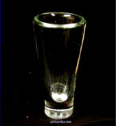 IITTALA/KARHULA,L�yt� taidelasi maljakko, Design: Tapio Wirkkala,1950-luvulta,korkeus n.12,7 cm, leveys n. 6 cm X 5cm,1kpl,90�