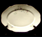 ARABIA, ovaali tarjoilulautanen,Herkk� kukka-aiheinen siirtokuva AC-astiston koriste piippuleiman ajoilta AT, 1932-1949-luku,Mitat: 37,5cm x 27 cm,1 kpl,95�/kpl