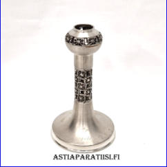 Turun Hopea Tinainen pitsi kynttil�njalka,Design:Pentti Sarpaneva,p��ll� kaiverrus: Felix, 1.8.1993,Korkeus,n.16cm, halkaisija 9 cm,1 kpl, 55�/kpl,( Tuote nro 214TA)